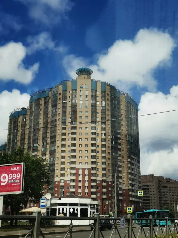 Видовая квартира у Ледового дворца и Хоккейного Города, 600м от метро