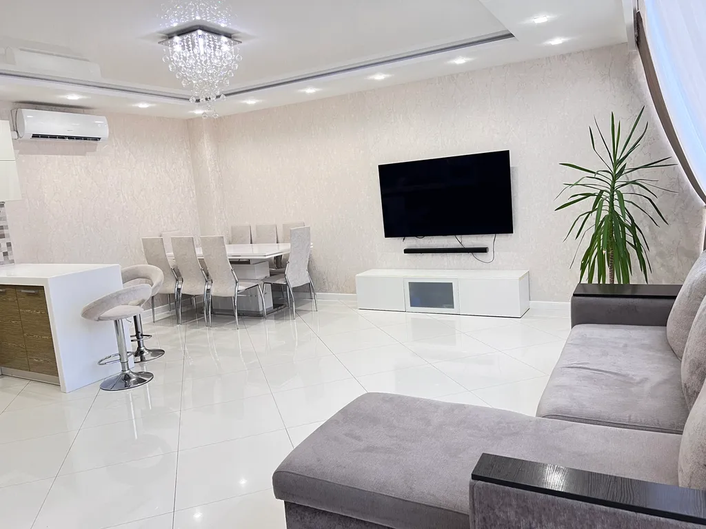 Стильный двухуровневый апартамент