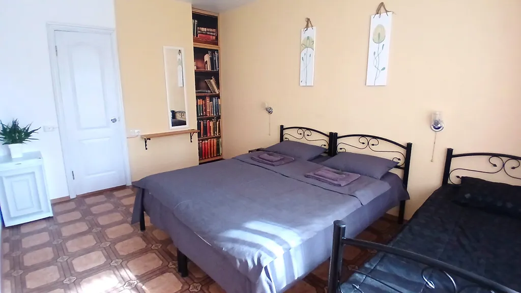 Уютная комната у моря