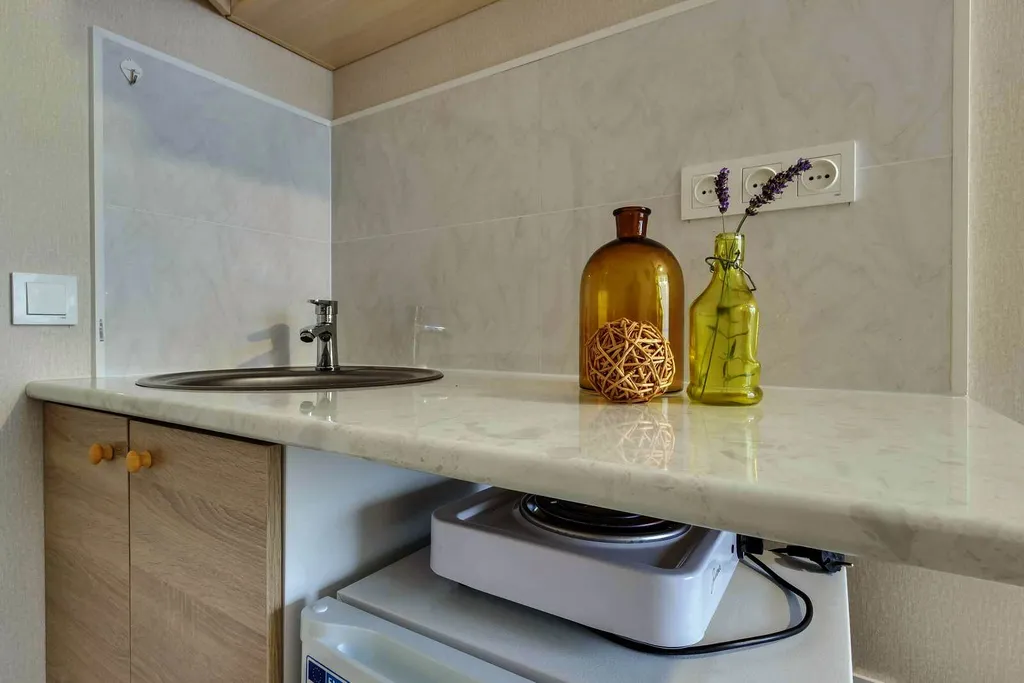 Студия с мини-кухней и собственным санузлом