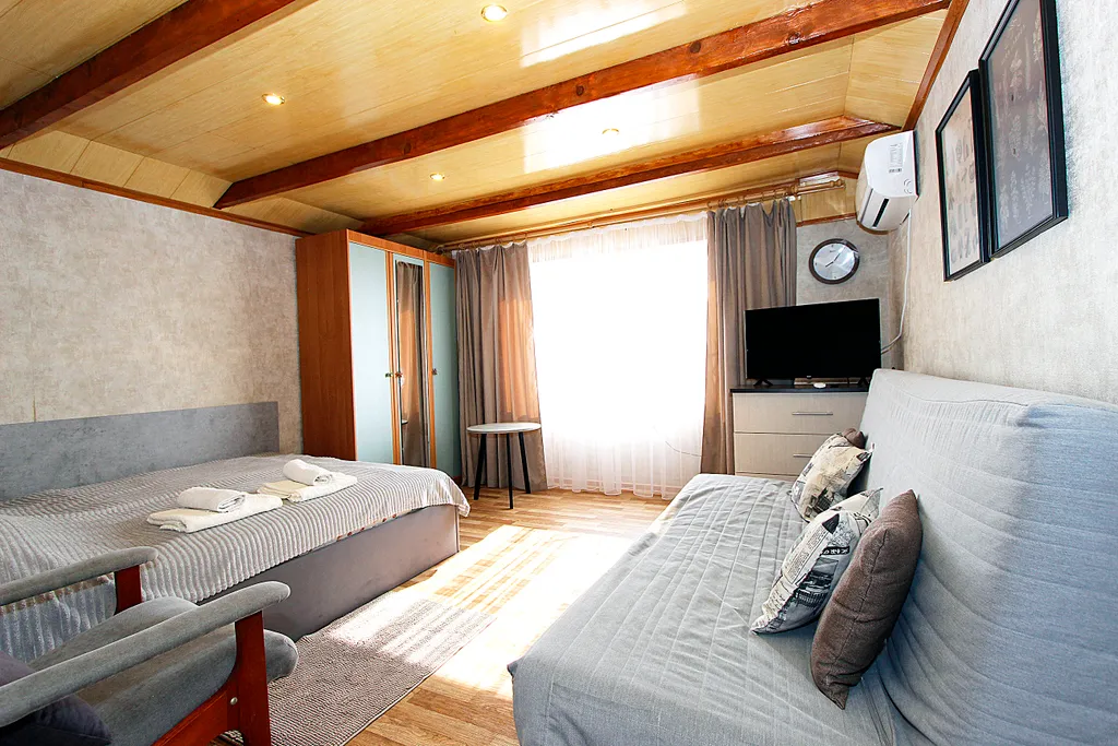 Двухкомнатный дом с уютным двориком