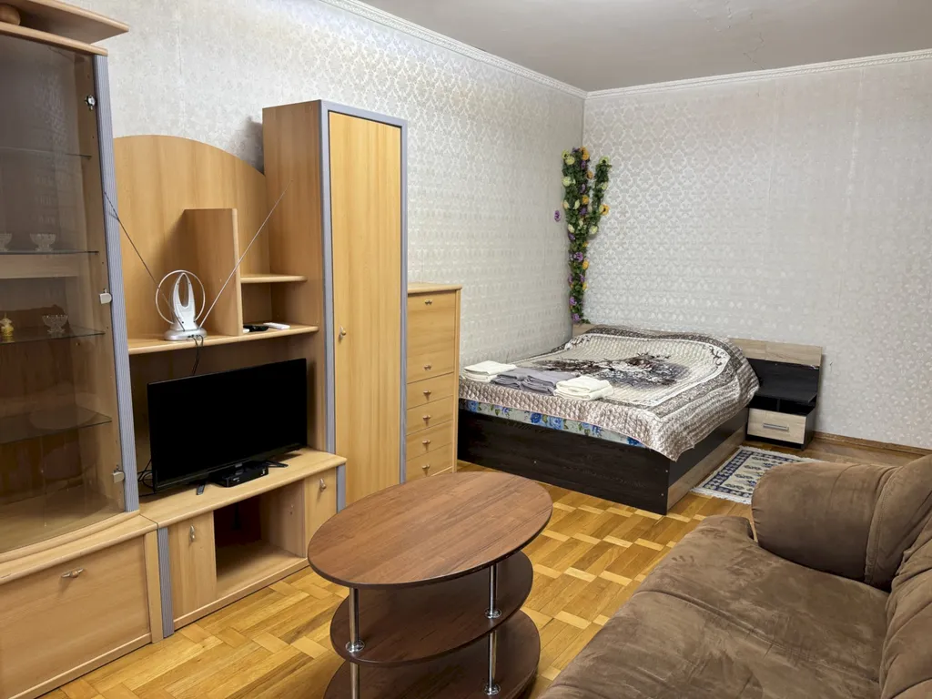 Квартира Четырёхкомнатная квартира в центре с балконом – 7 минут до моря — Геленджик