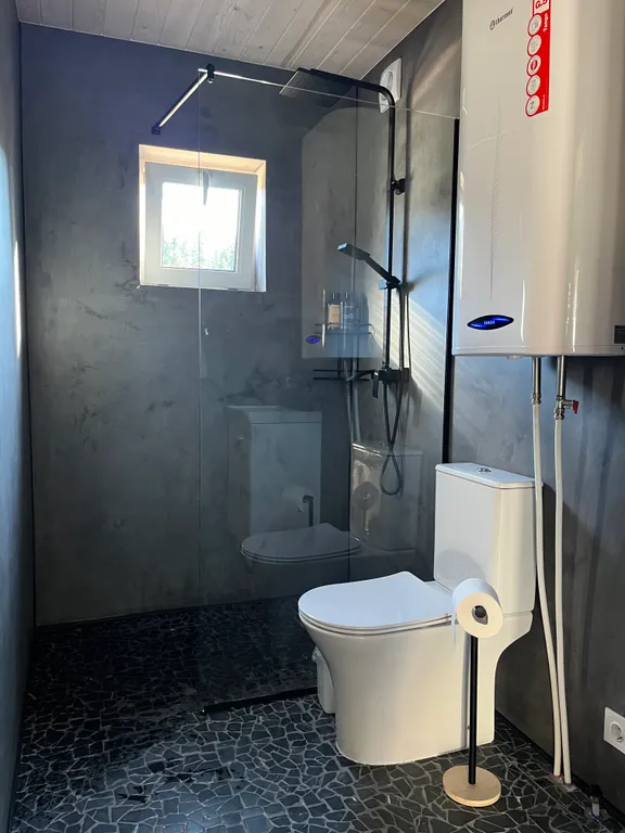 Дом у скалы