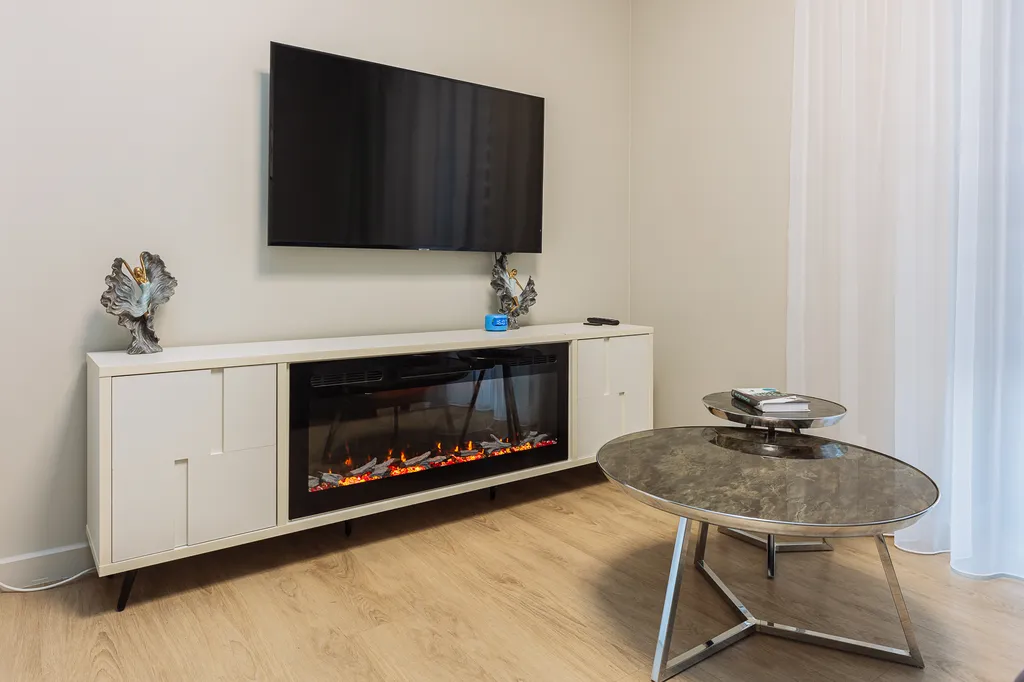 Апартамент с видом на колесо обозрения и море