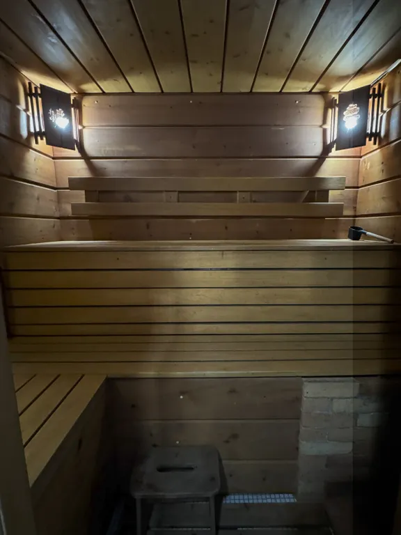 Уютный коттедж с баней и тёплым бассейном