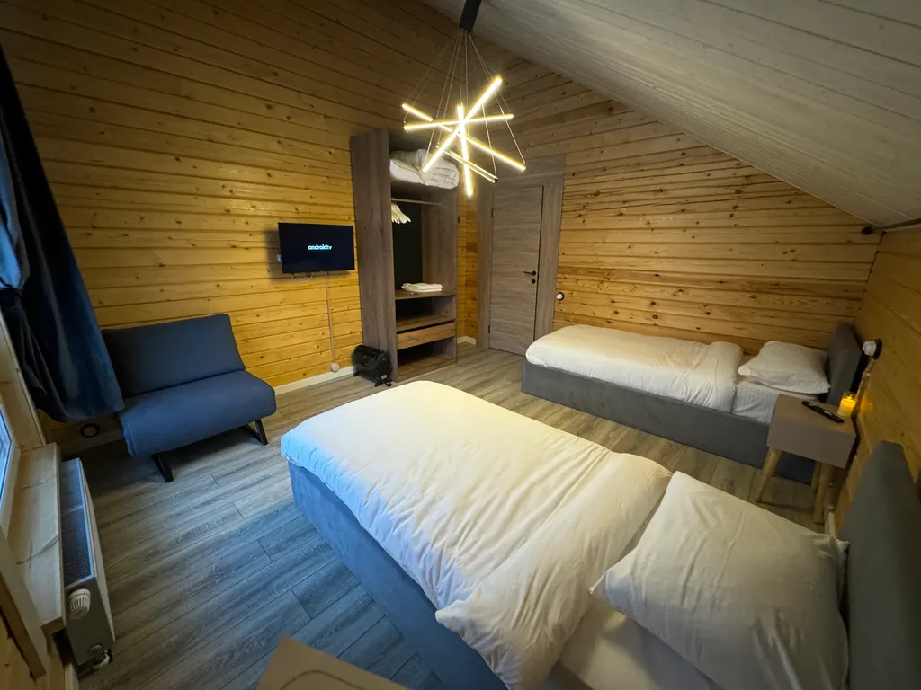 Коттедж в окружении леса десять минут на машине до южного склона