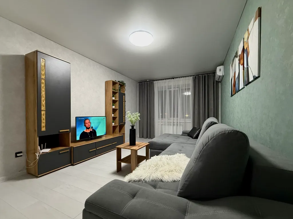 3-комнатная в центре (Риацентр, ТЦ "Восход", театр МузКомедии)