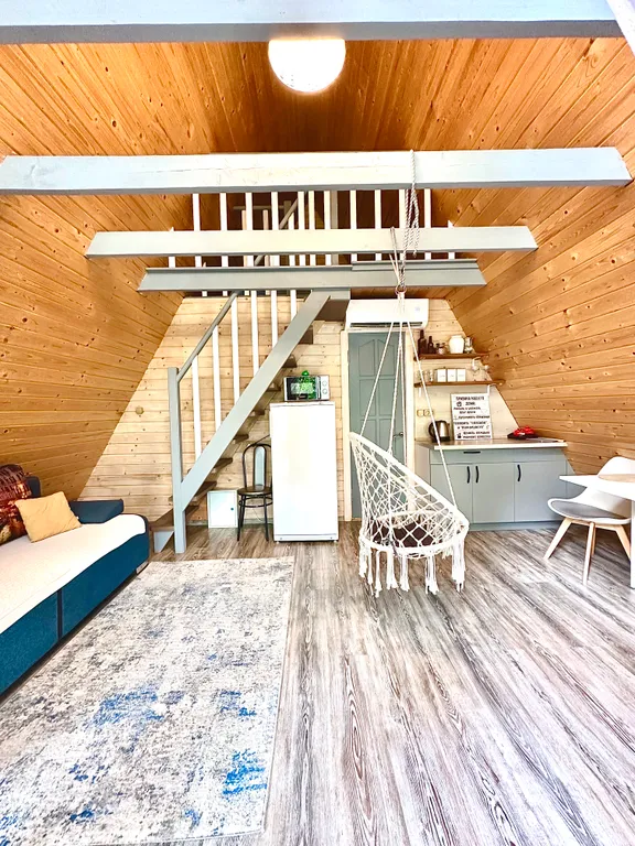 Треугольный домик под Минском с сауной и горячей купелью