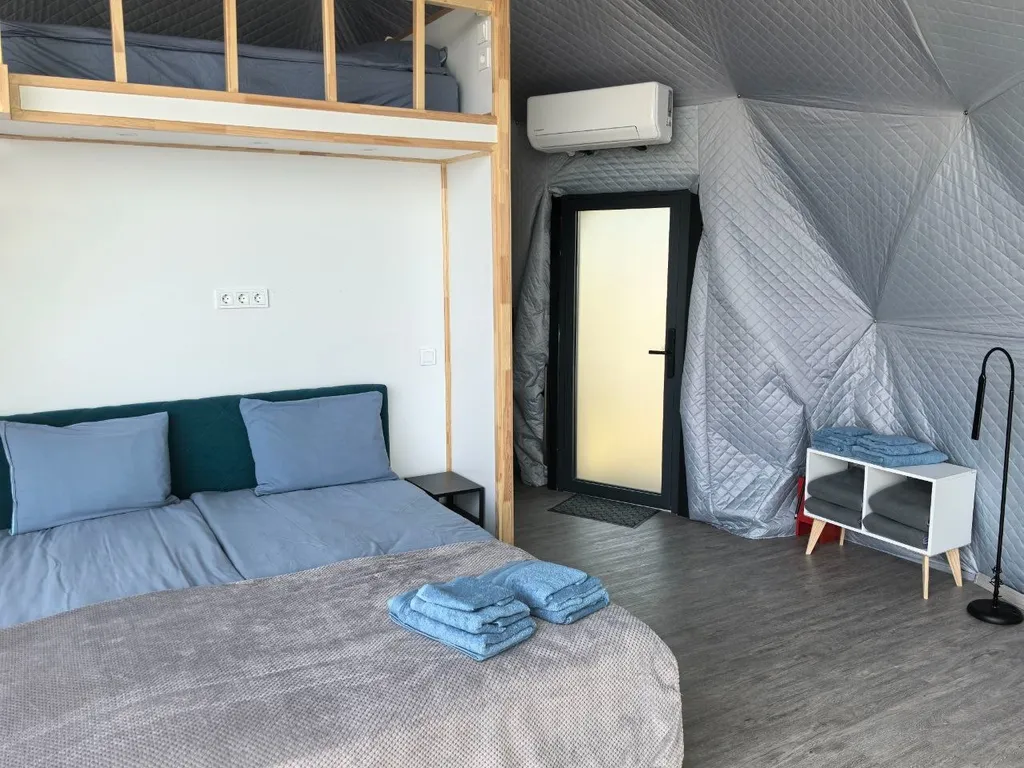 Купольный дом Атлантика с террасой и видом на озеро