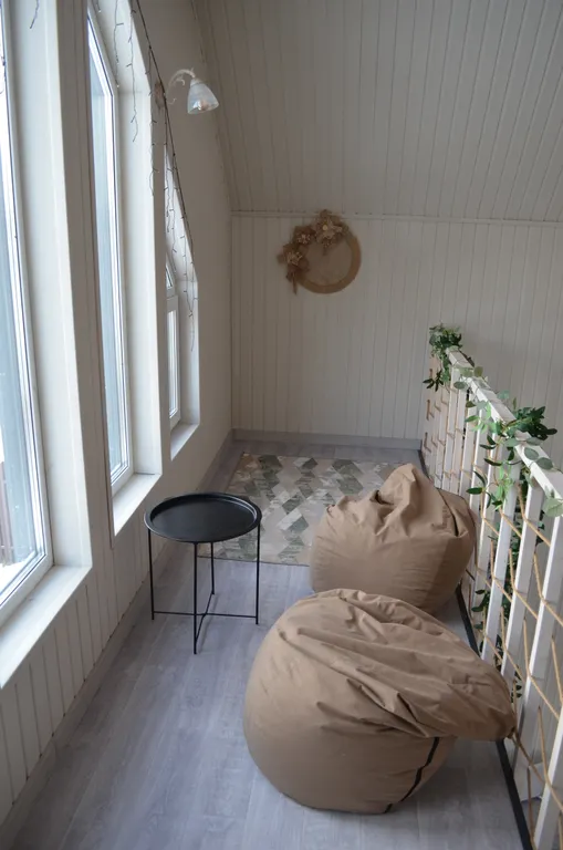 Двухэтажный дом с мангалом и костровой зоной