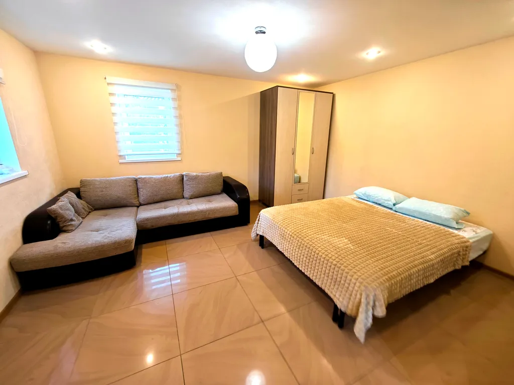 Уютный домик рядом с лесом и озером