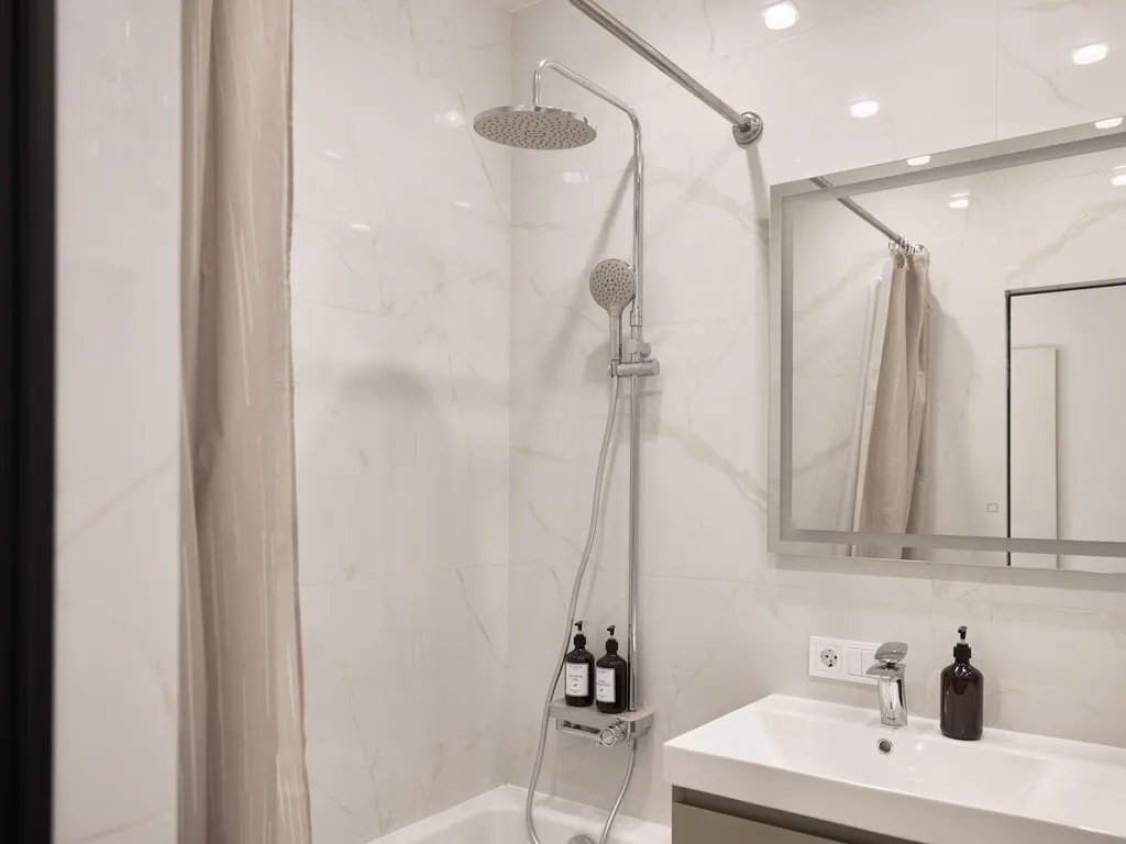 Современная, новая квартира с видом на горы