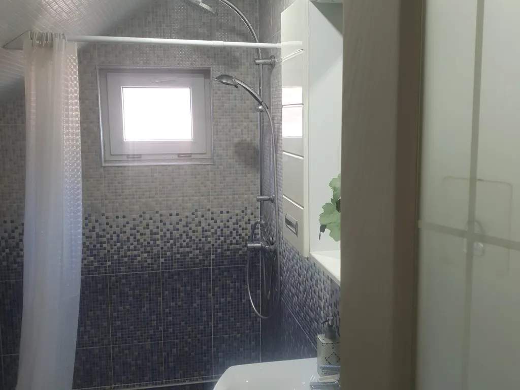 Комната в частном доме с собственной ванной комнатой