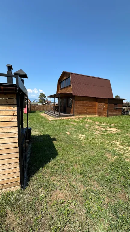 Благоустроенный дом на индивидуальной территории с видом на Байкал