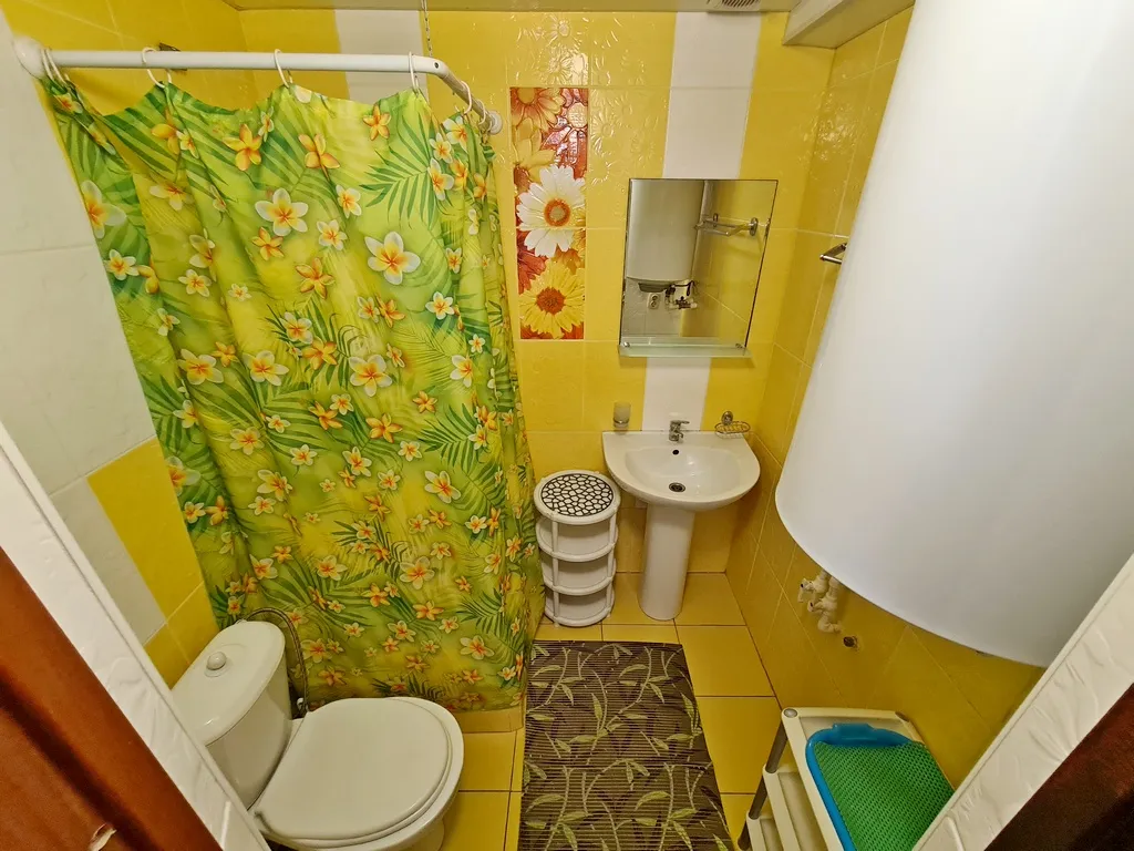 Квартира Номера на Пляже, квартира - студия  кухней 147/1, до берега 40 метров — Ейск