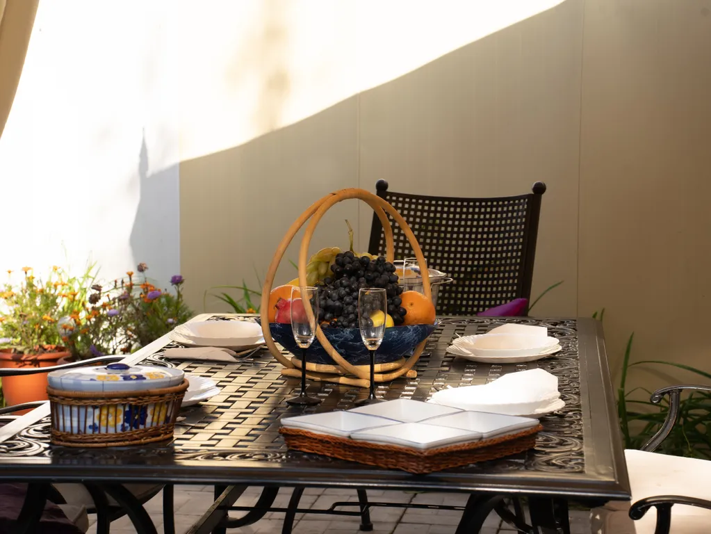 Двухэтажный срубовый гостевой домик с русской баней на дровах и купель