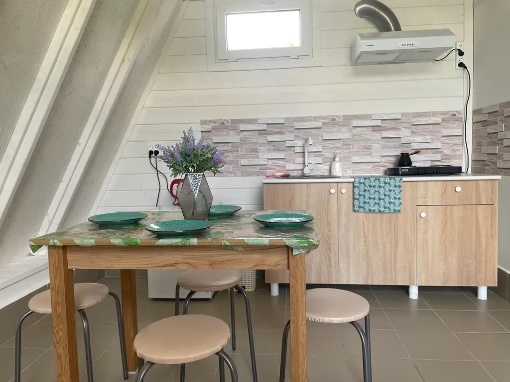 Дом-шалаш с собственной кухней Лдзаа