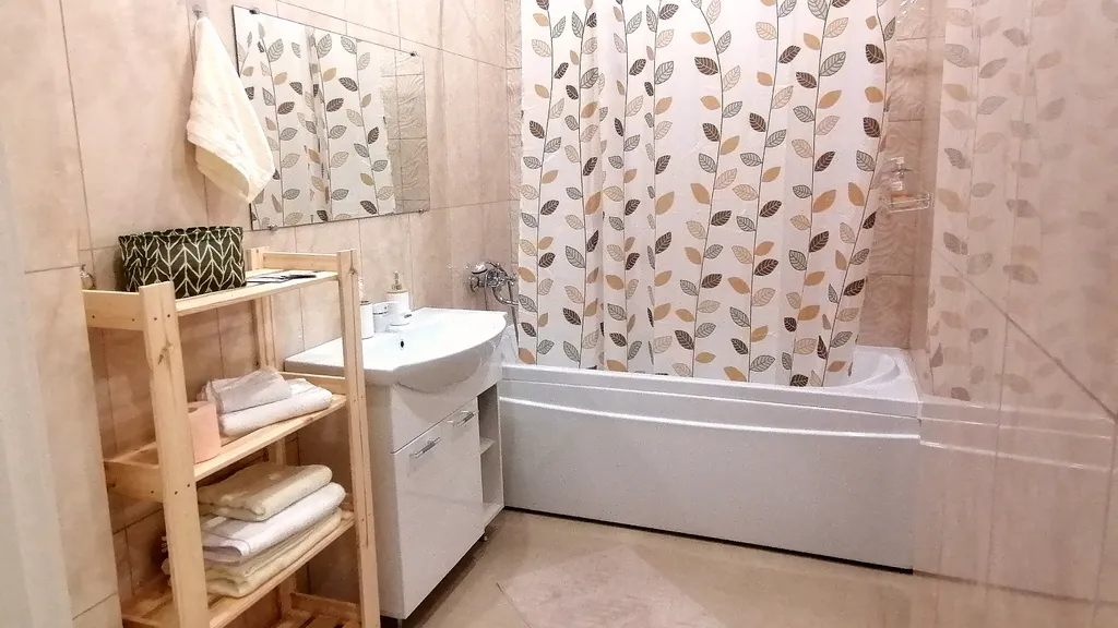 Белоснежная новая квартира с видом на Ледовую Арену