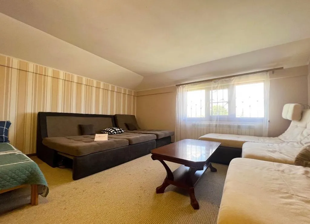 Дом с бассейном