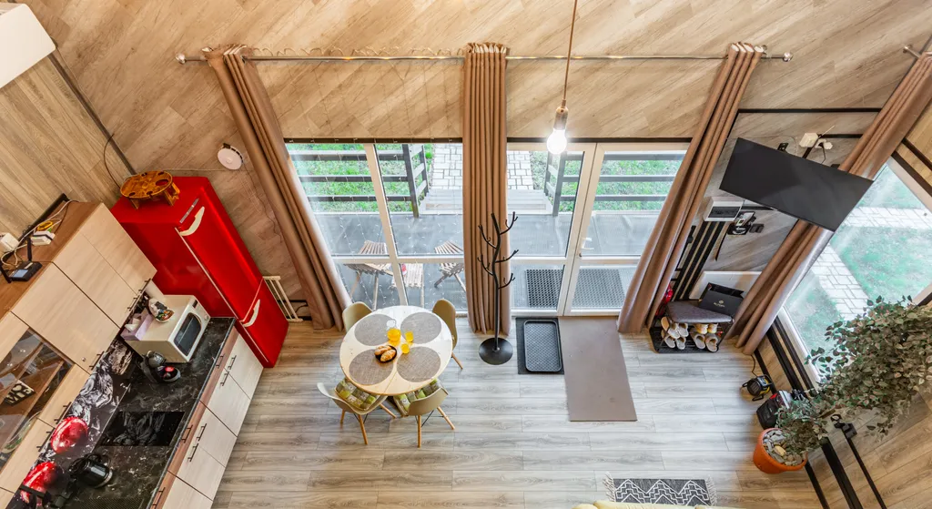 Дом с купелью и сауной, костровой зоной, мангалом и качелями