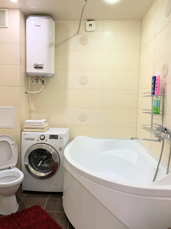 Просторная студия возле Перинатального центра