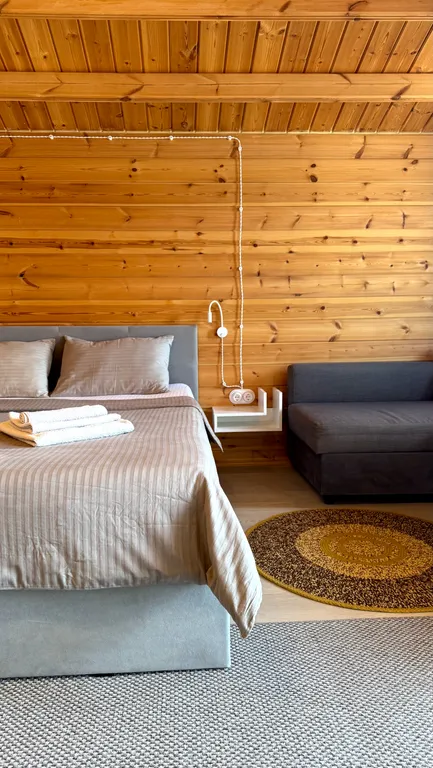 Домик на берегу с видом на море