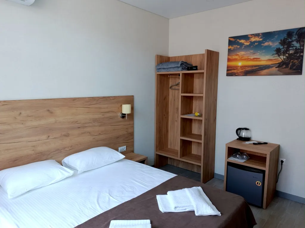 Квартира Двухместный номер с балконом с видом на фасад — аренда посуточно в Кабардинка