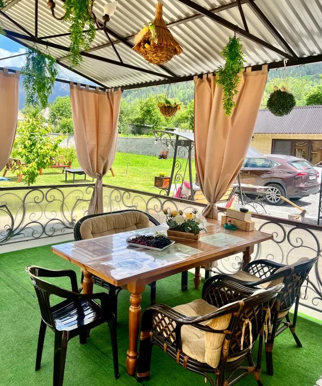 Уютный домик с видом на горы