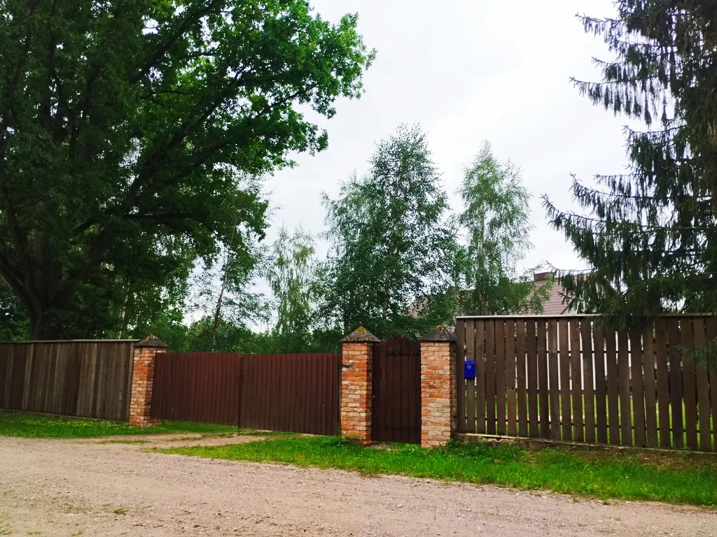 Дом с озером, река, лес