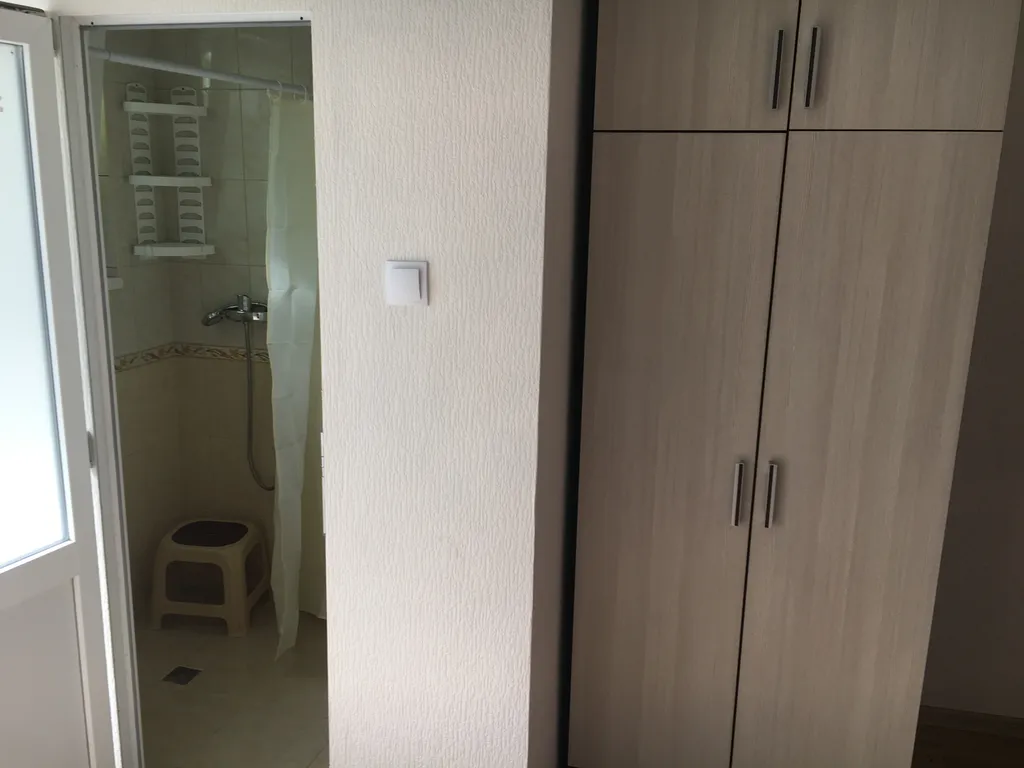 Номер с кухней в центре города со своим двориком