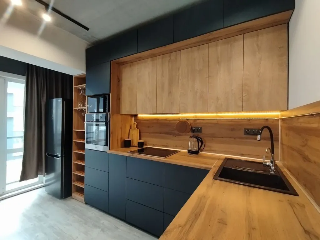 Просторная солнечная стильная студия в современном стиле