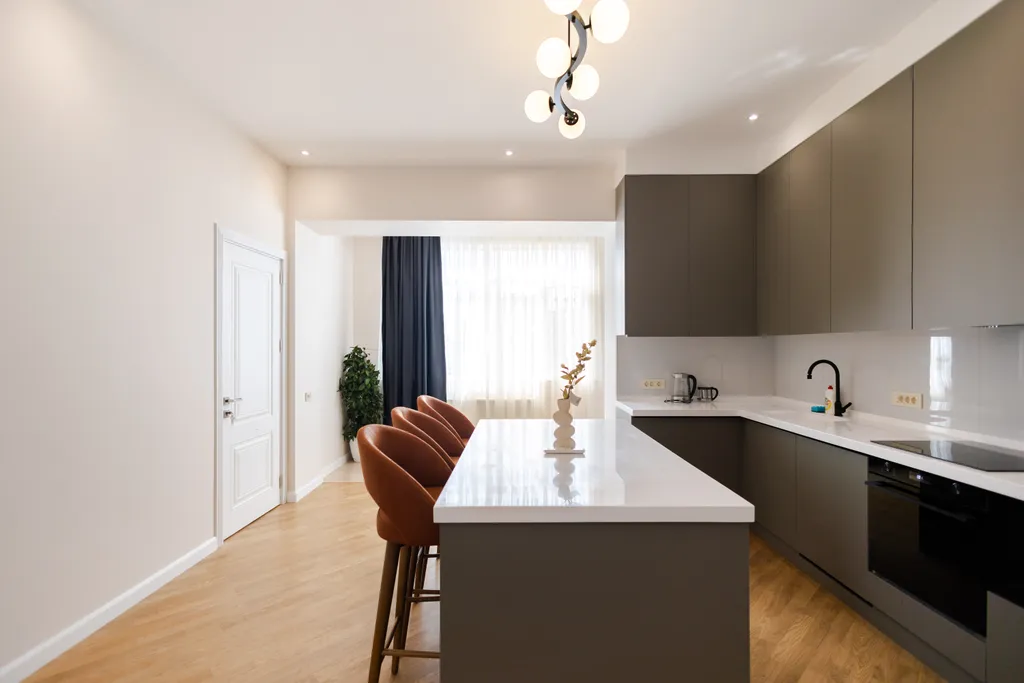 Современная квартира с двумя спальнями и новым ремонтом в центре