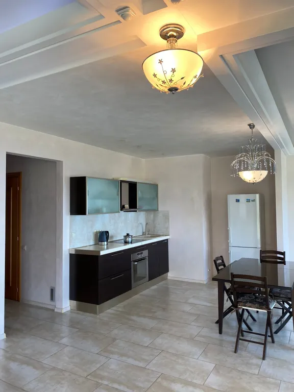 Квартира-студия с видом на море, парк Чаир и гору Ай-Петри