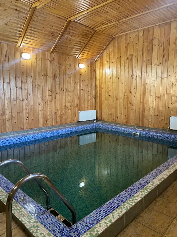 Дом с баней и бассейном