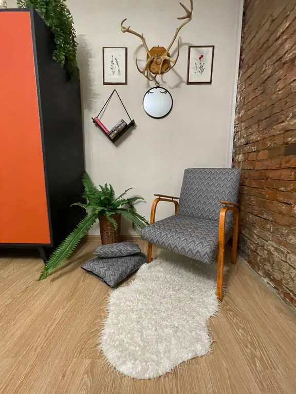 Двухкомнатная квартира с собственной террасой в неосоветском стиле