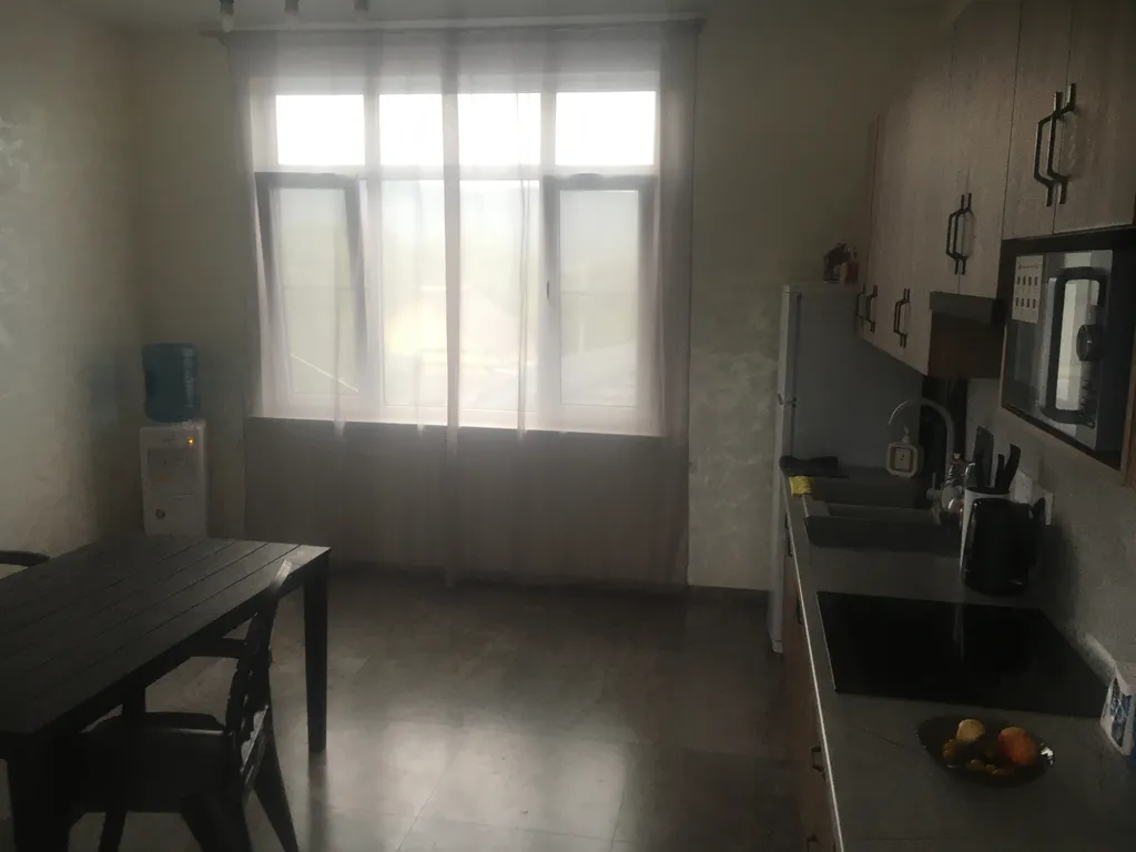 Номер люкс с видом на горы и всегда теплым бассейном