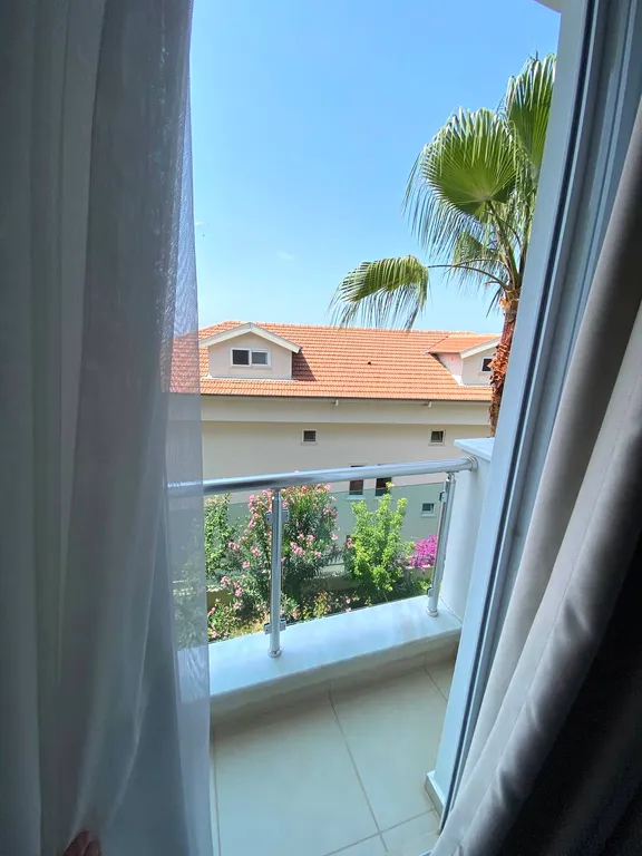 Элитная квартира с террасой и видом на море