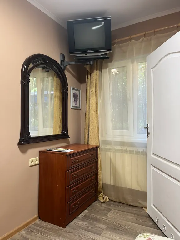 Коттедж Коттедж Сдам котедж с беседкой и мангальной зоной в центре Ялты — Ялта