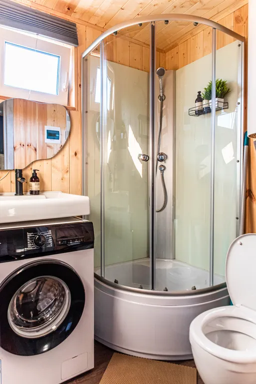 Домик в сосновом бору с баней, бассейном (летом) и беседкой