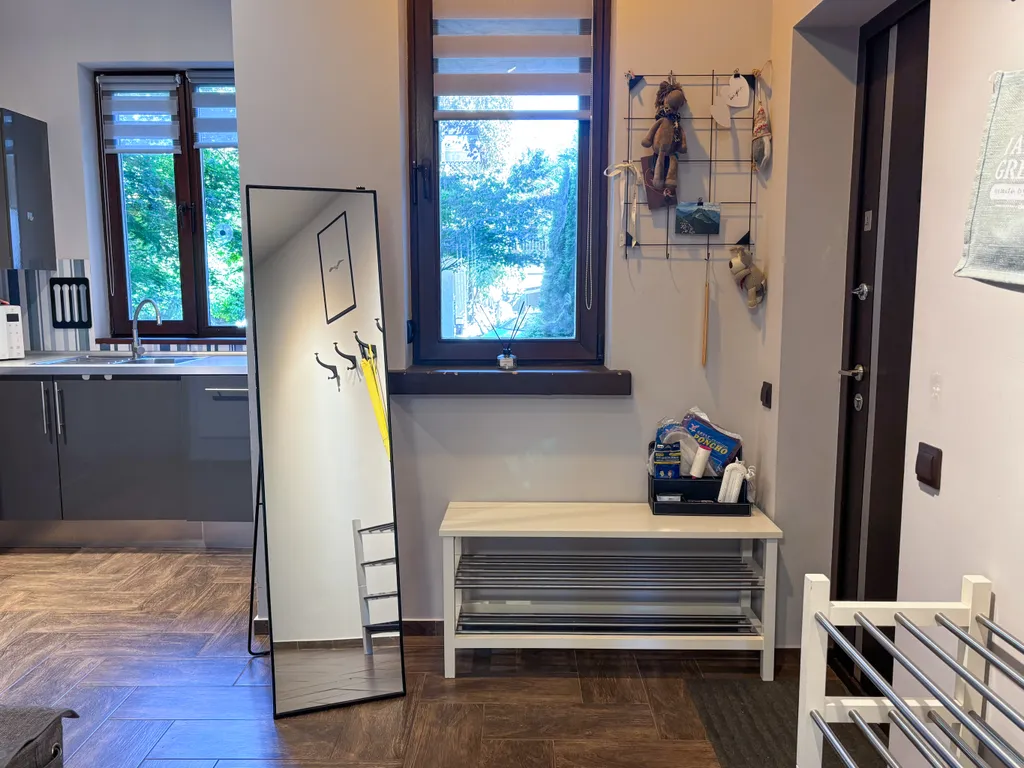 Квартира отдельной спальней и балконом в центре Поляны