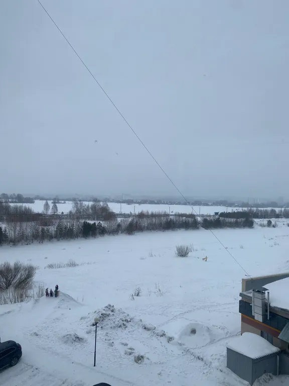 Хорошая, светлая  квартира в современном районе на берегу озера