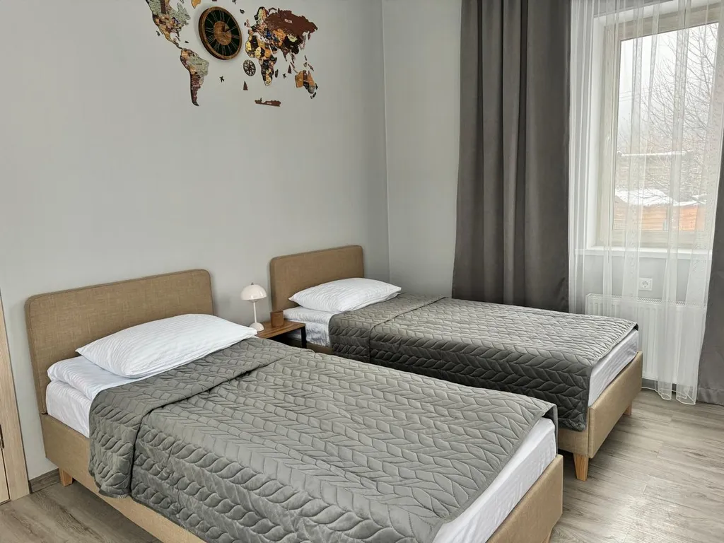 Комната с видом на горы