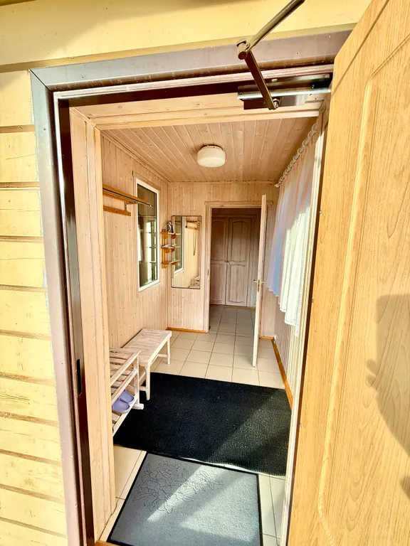 Домик в лесу с озером