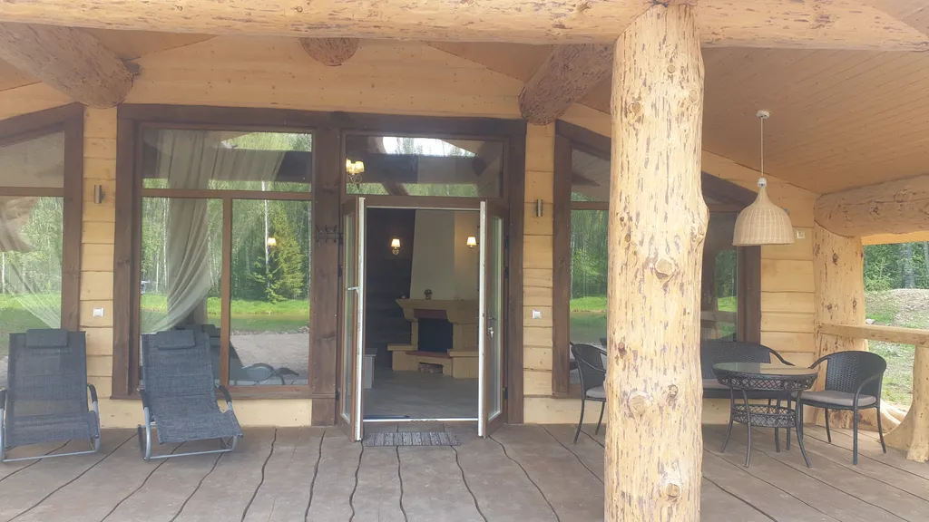 Дом с панорамными окнами с купелью