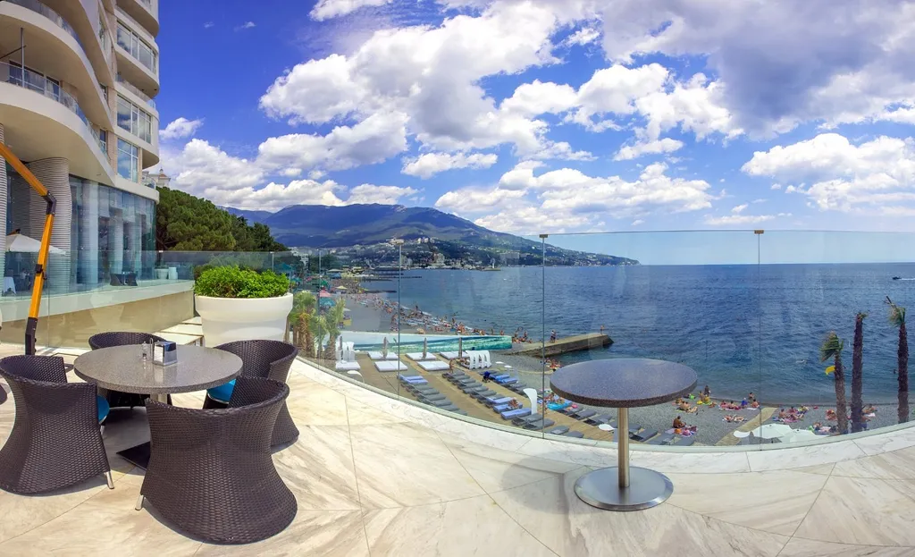Студия у моря с видом на горы и парк