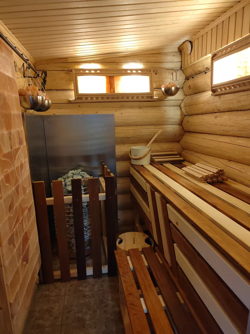 Баня с солевыми чашами