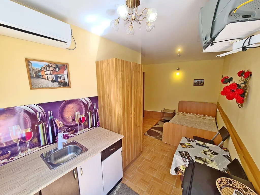 Квартира Номера на Пляже, квартира - студия с кухней 150/1, до берега 40 метров — Ейск