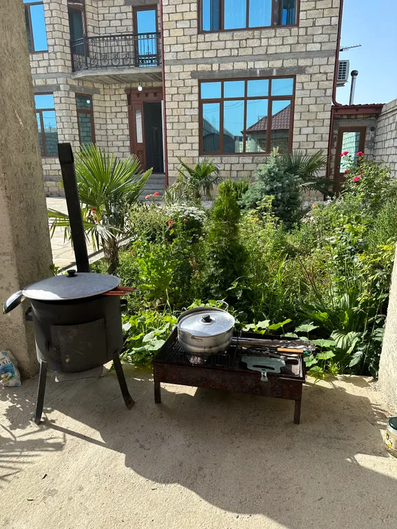 Большой красивый дом у моря