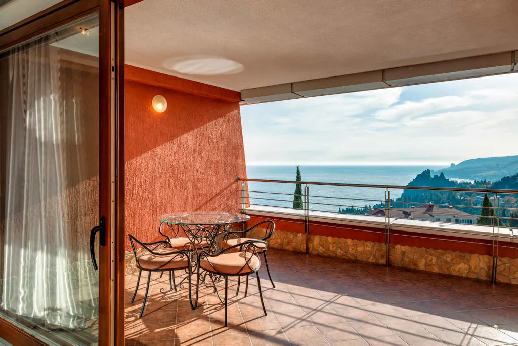 Три спальни и гостиная,вид на море