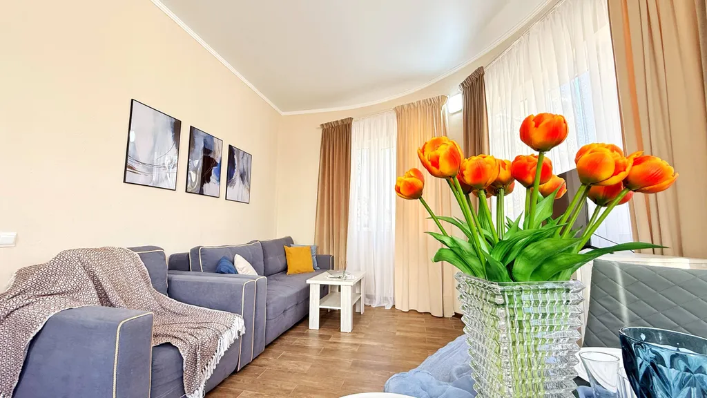 Не студия, отдельная спальня + видно море из окна